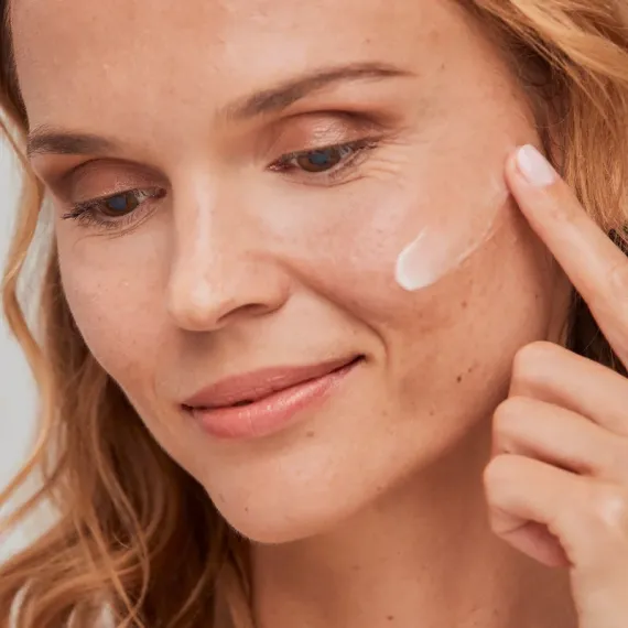 Isdin, Isdinceutics Rejuvenate A.G.E. Reverse nočna obnovitvena krema za obraz, 50 ml