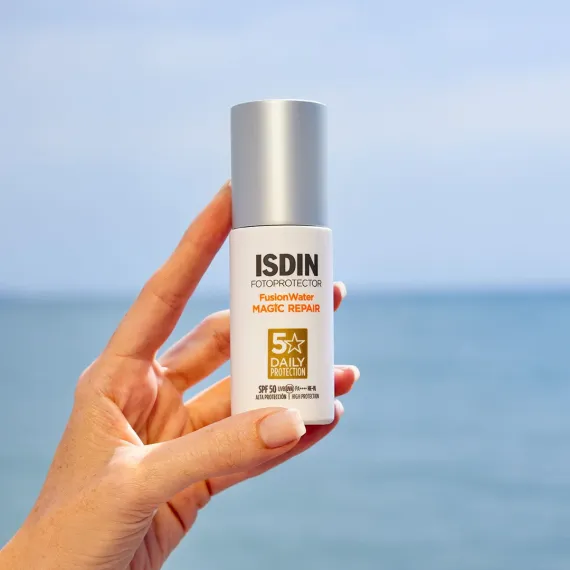 Isdin, Fotoprotector Fusion Water Magic Repair Color izjemno lahka obarvana krema ZF50, 50 ml